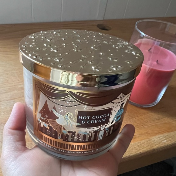 Bundle 3 pcs Candles from Bath & Body Works (2) and Yankee Candle (1) - Picture 2 of 12